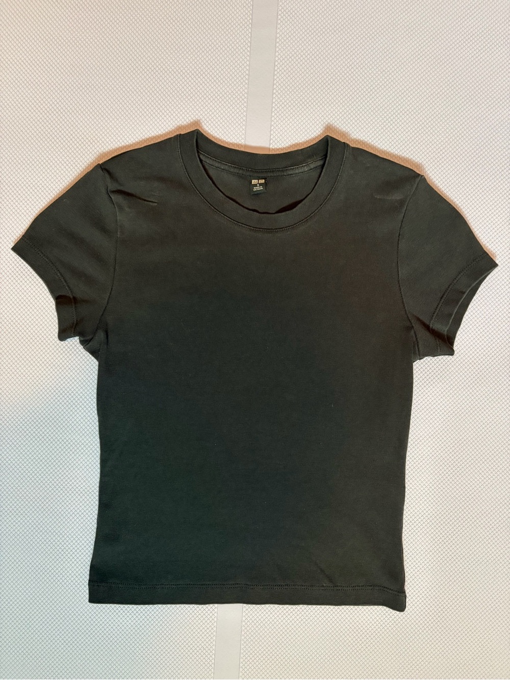 Uniqlo Women's Black Mini T-Shirt